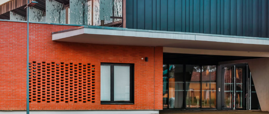 Vues extérieures et intérieures du Collège Françoise-Héritier à L'Isle-Jourdain